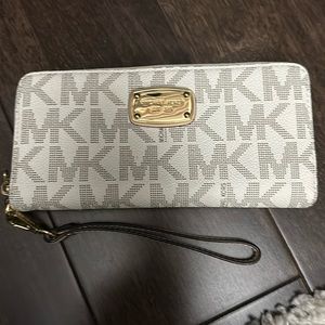 Michael Kors wristlet